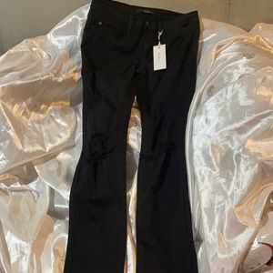 KanCan black denim distressed knee pants 11/29 🌸